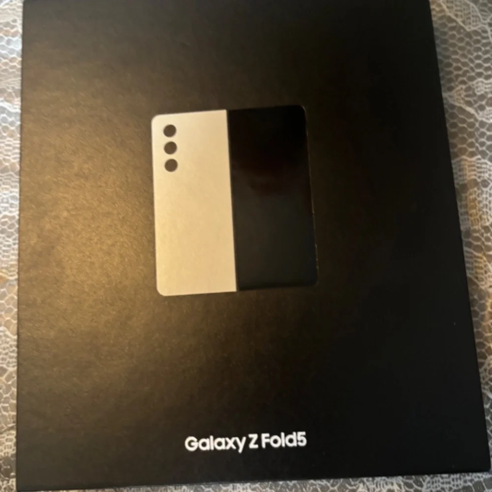 Samsung Galaxy ZFold 5 cream -unlocked 256 GB